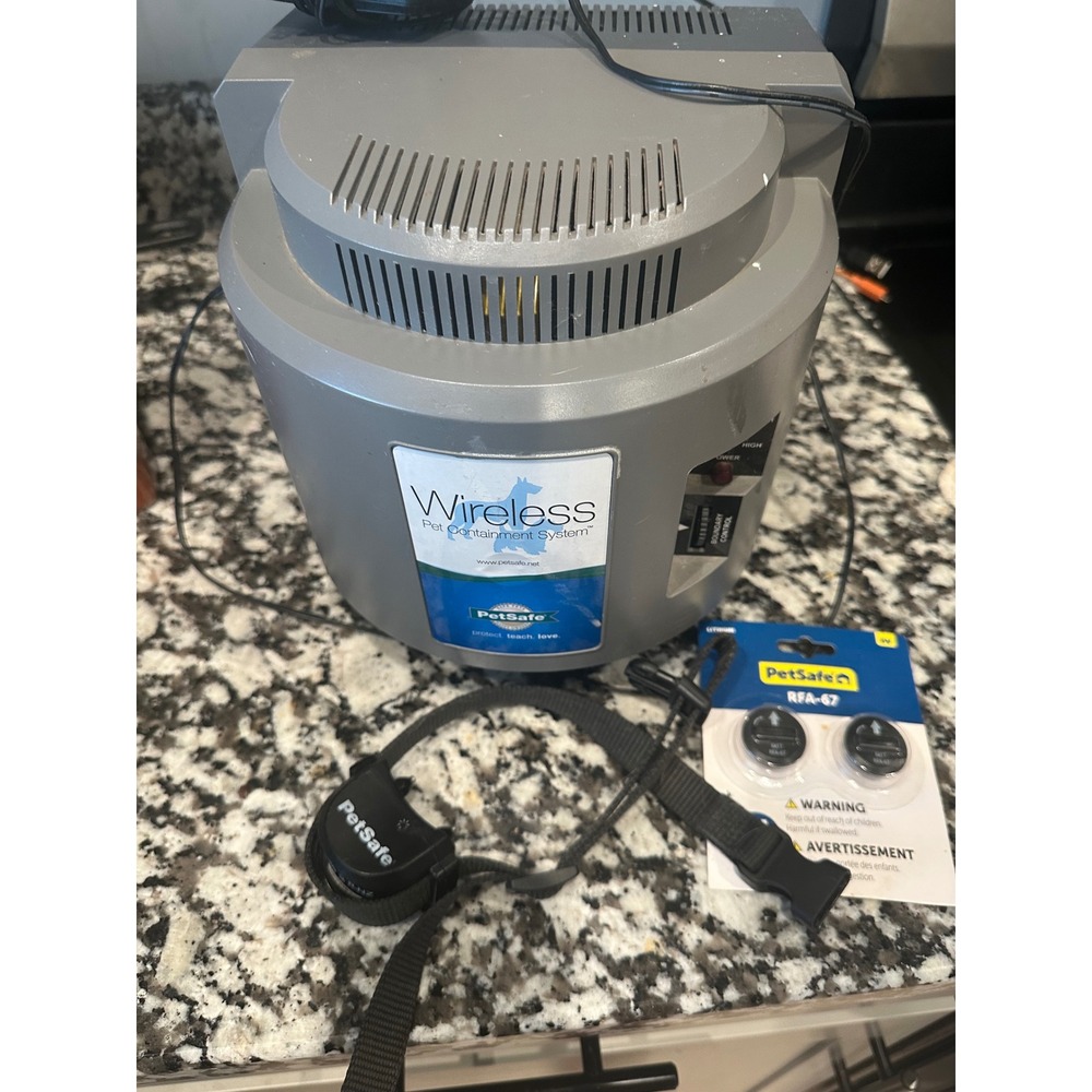 PetSafe Wireless Pet Containment System RFA-443 Transmitter Collar & Batteries